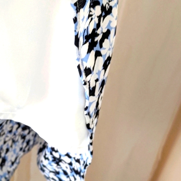 TUSSAH Size 12 Blue & White Floral Halter V-neck Fit & Flare - Picture 6 of 11